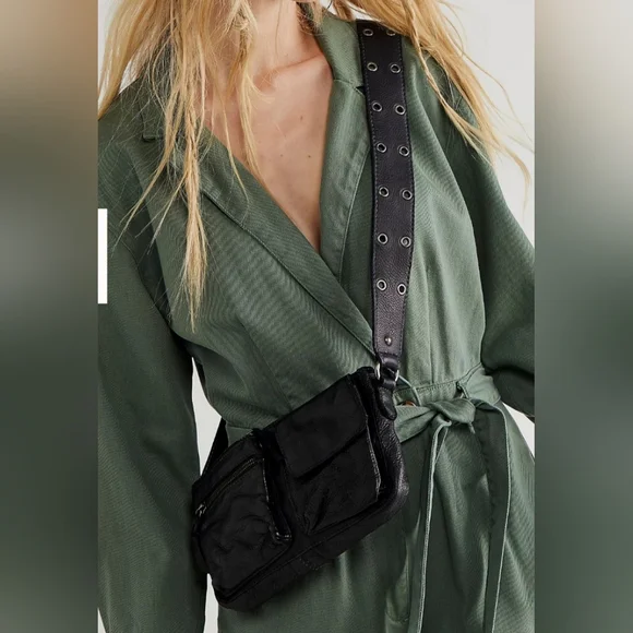 Free People Black Leather Crossbody Bag. Pouch. Fanny Bag.Size 11"×5". - Picture 2 of 11